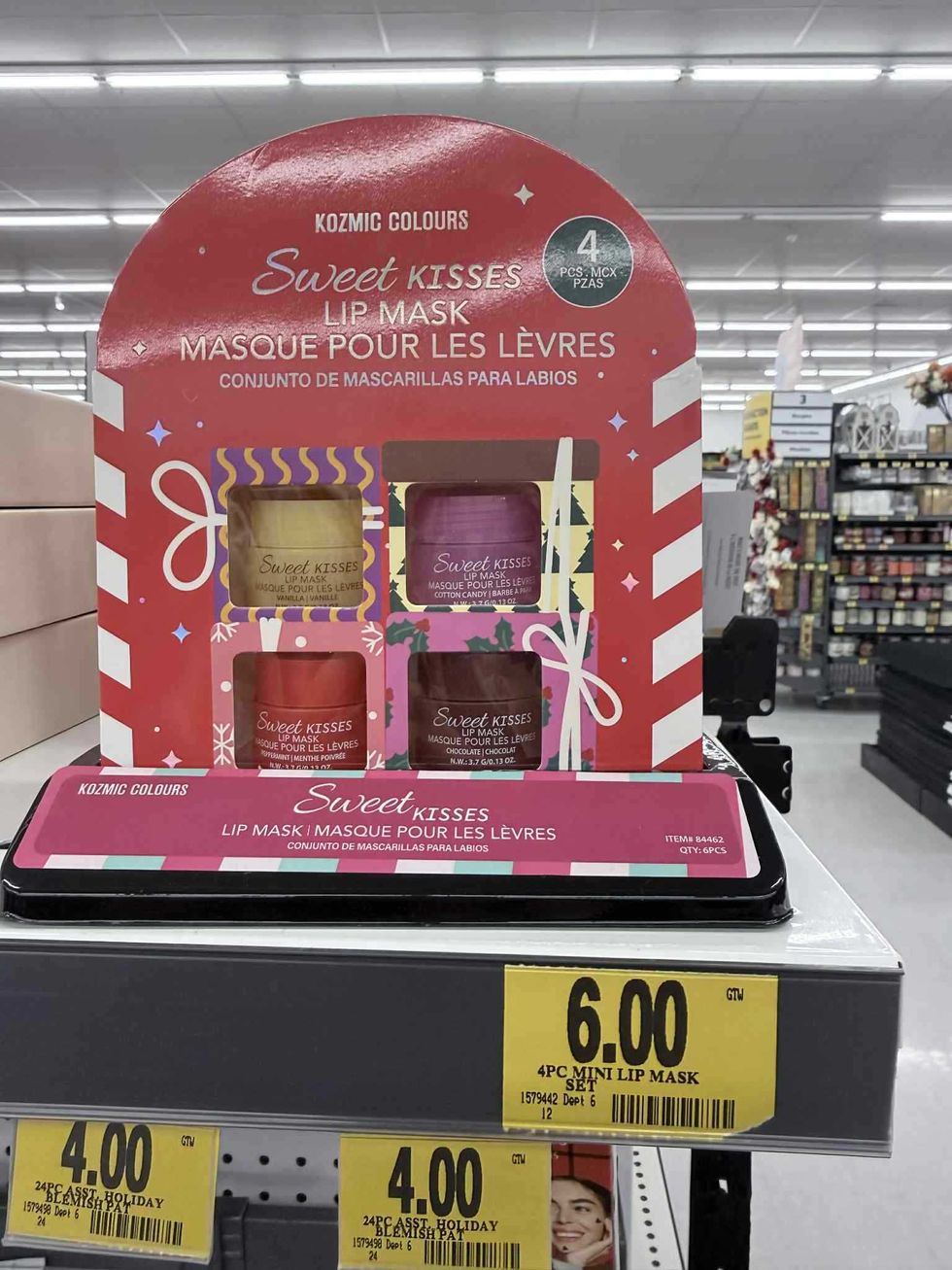 \u200bEnsemble de quatre mini masques pour les l\u00e8vres en vente au Tigre G\u00e9ant pour 6 $.