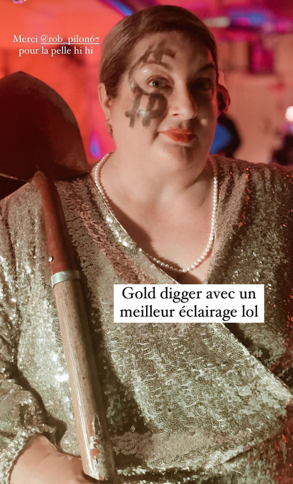 \u200bEve Martel costum\u00e9e en Gold Digger pour l'Halloween.