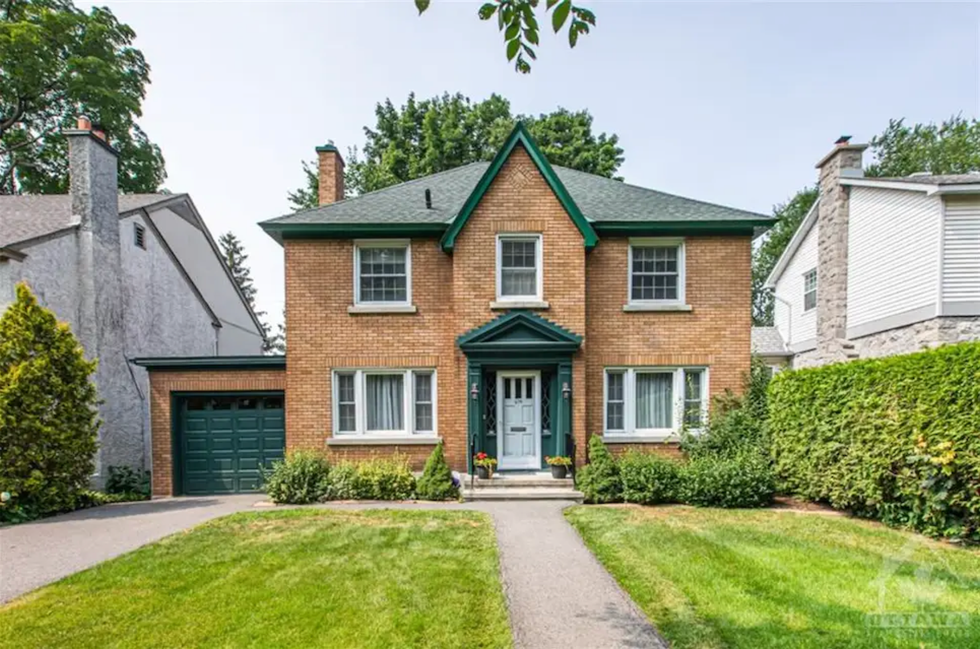 \u200bExterior of home for sale in Ottawa, Ontario.