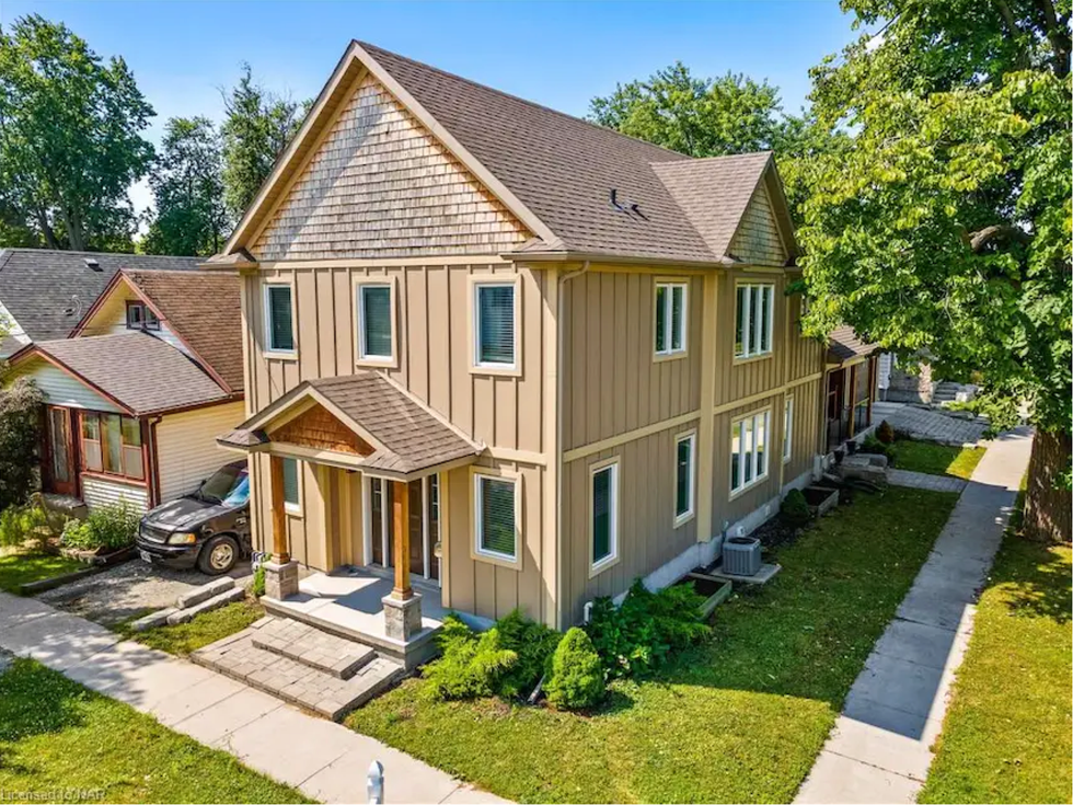 \u200bExterior of home for sale in Saint Catharines, Ontario.