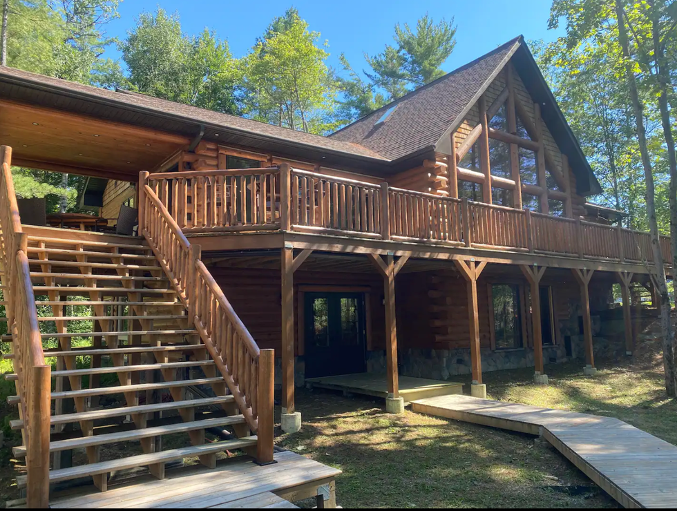 \u200bExterior of the cottage.