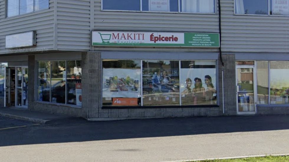 \u200bFa\u00e7ade du Makiti Exotique.