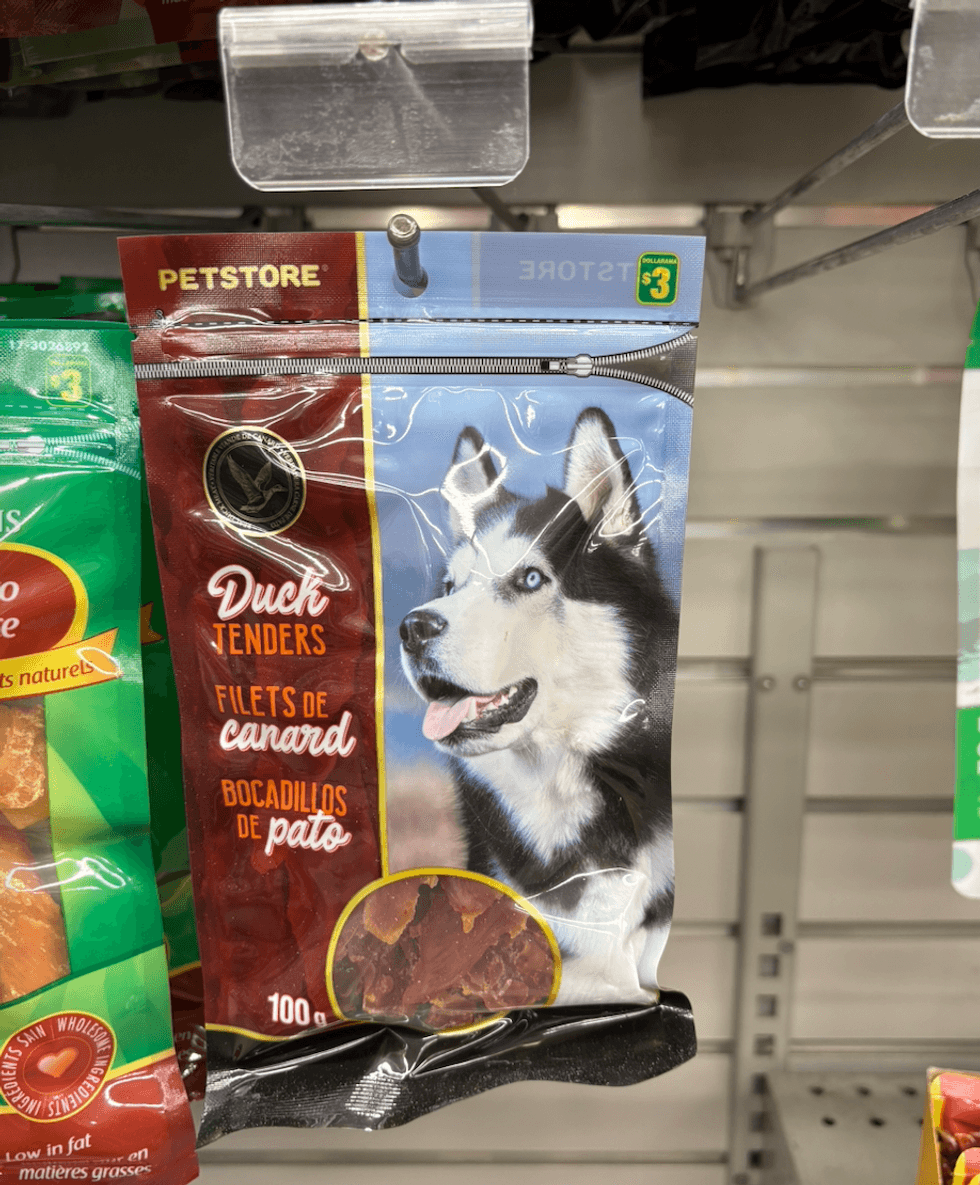 \u200bFilets de canard Petstore en vente au Dollarama.