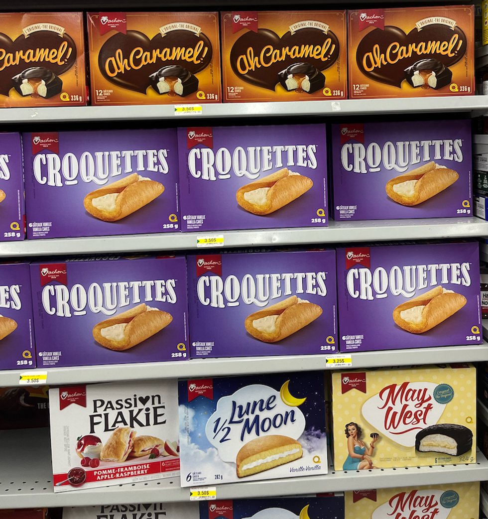 \u200bG\u00e2teaux de Vachon vari\u00e9s : May West, Passion Flakie, 1/2 Lune, Ah Caramel et Croquettes.