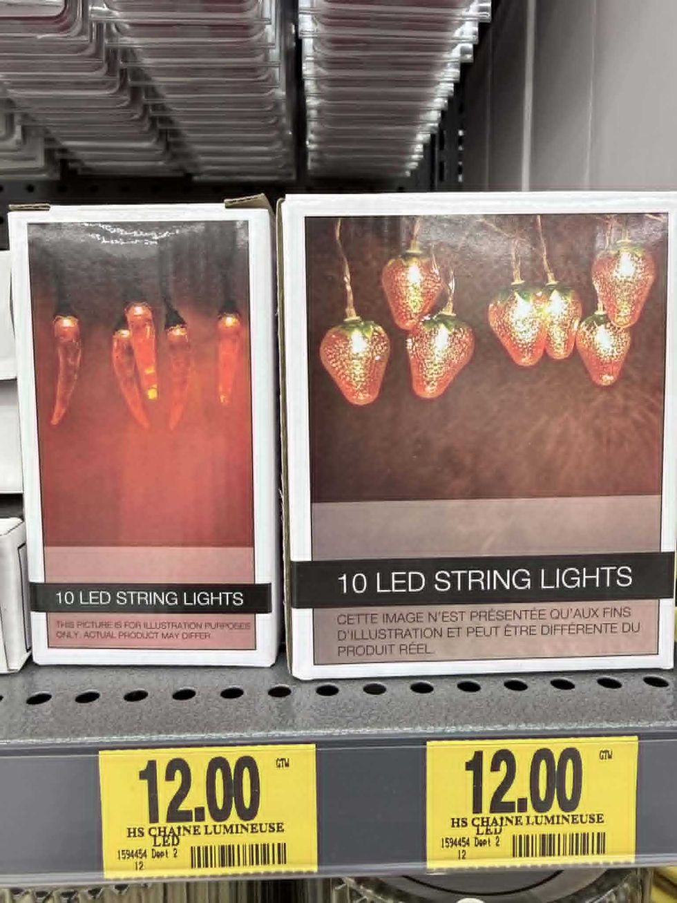 \u200bGuirlandes de lumi\u00e8res LED de six pieds en vente au Tigre G\u00e9ant pour 12 $ chacune.