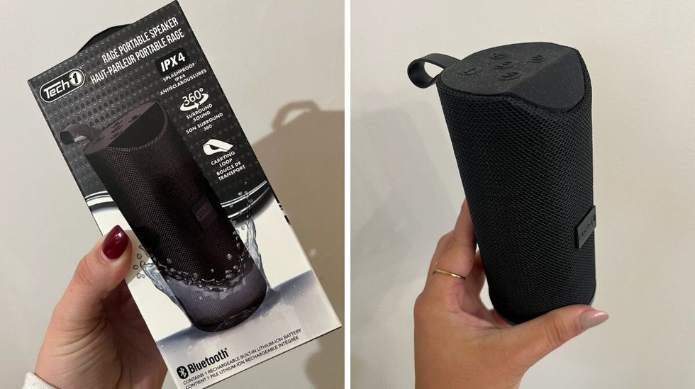 \u200bHaut-parleur portatif dans son emballage. \u200bDroite : Haut-parleur portatif