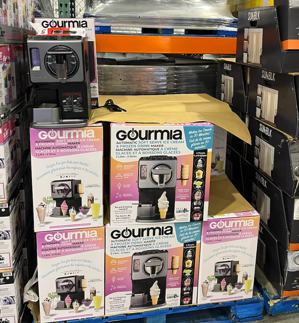 \u200bLa machine \u00e0 cr\u00e8me glac\u00e9e et boissons glac\u00e9es Gourmia chez Costco.
