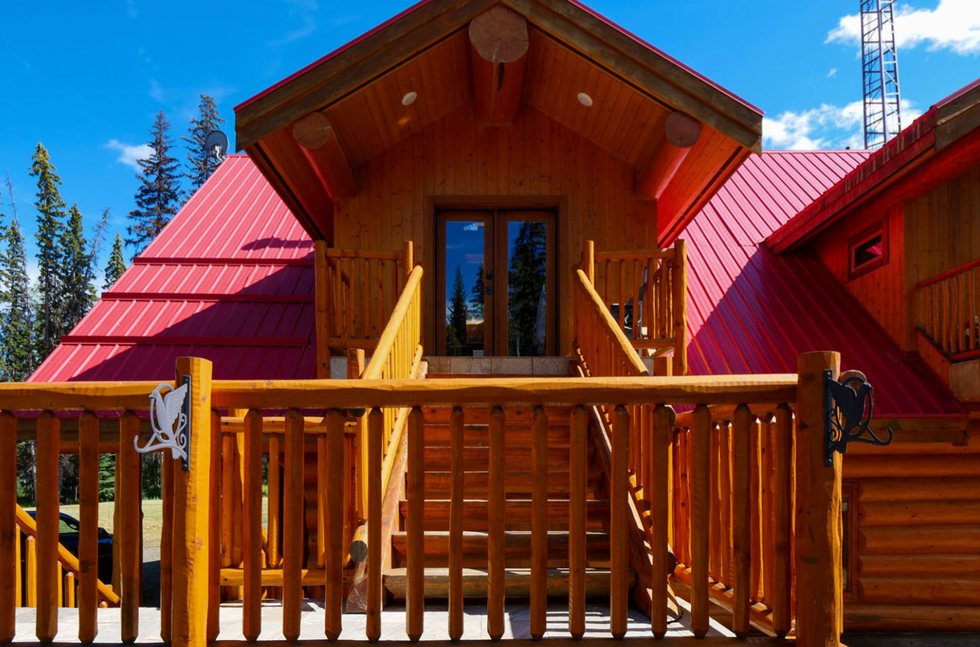 \u200bLakefront log home.