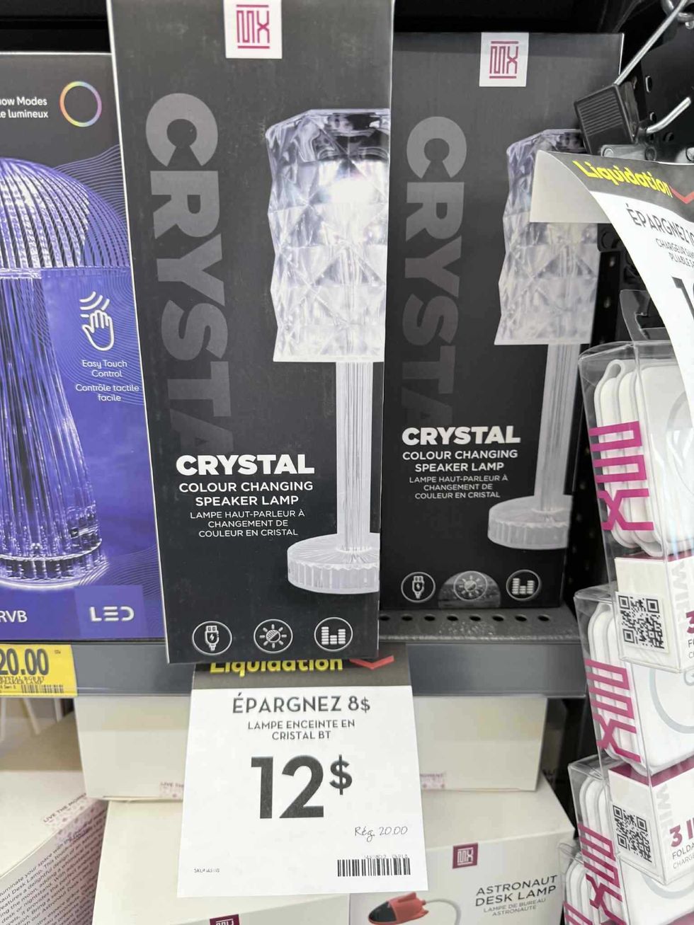\u200bLampe haut-parleur qui change de couleur en vente au Tigre G\u00e9ant pour 12 $.