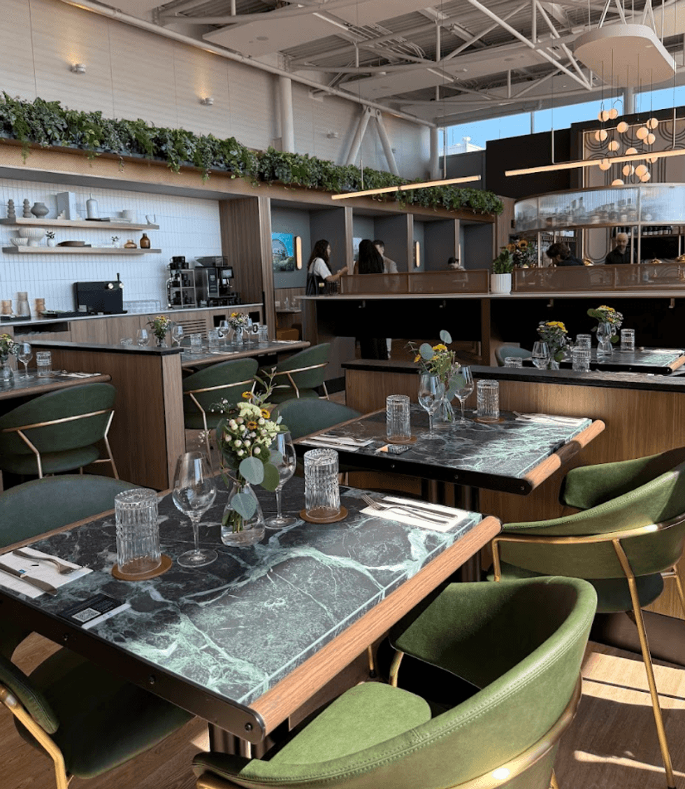 \u200bLe salon Aspire AMEX dans la section domestique \u00e0 l'a\u00e9roport de Montr\u00e9al.
