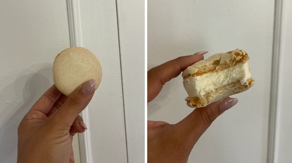 \u200bLe sandwich \u00e0 la cr\u00e8me glac\u00e9e aux macarons. Droite : L'int\u00e9rieur du sandwich \u00e0 la cr\u00e8me glac\u00e9e.