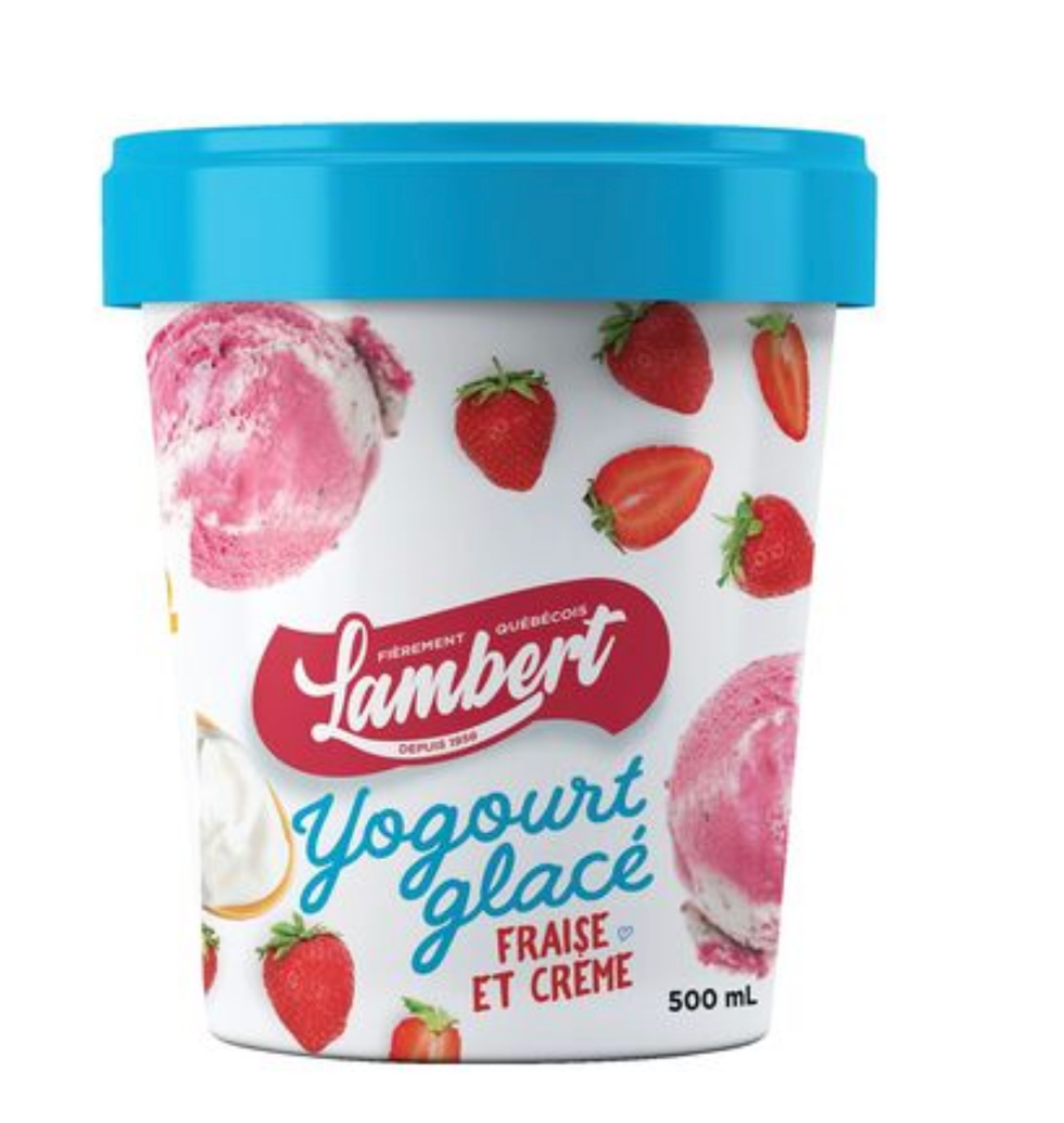 \u200bLe yogourt glac\u00e9 fraise et cr\u00e8me de marque Lambert, dans un pot de 500 ml.