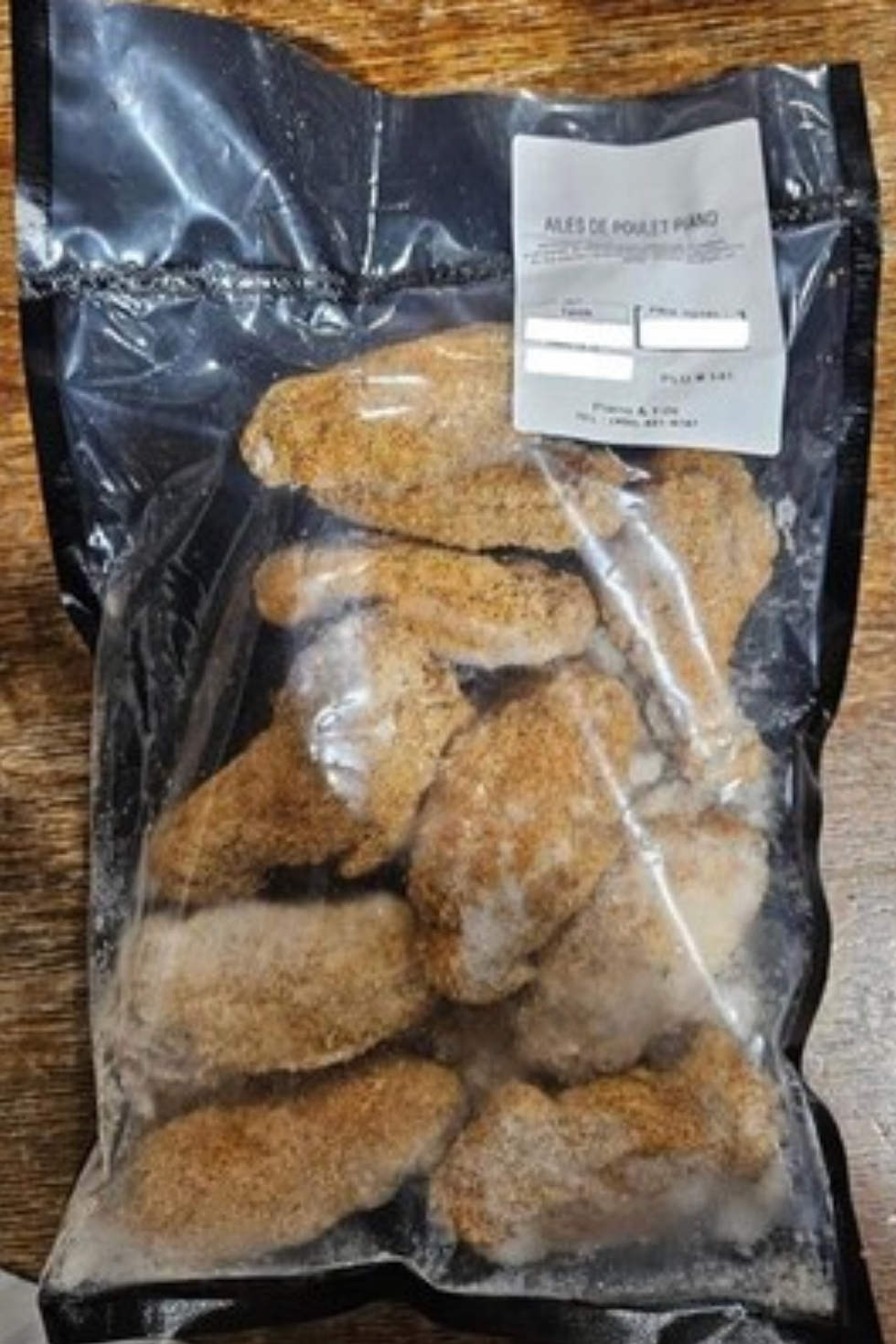 \u200bLes ailes de poulet congel\u00e9es.