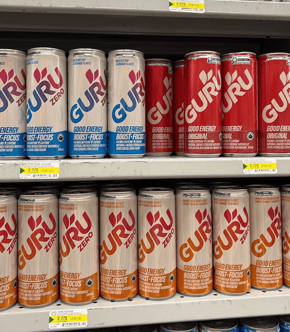 \u200bLes boissons \u00e9nergisantes biologiques Guru, vendues au Dollarama.