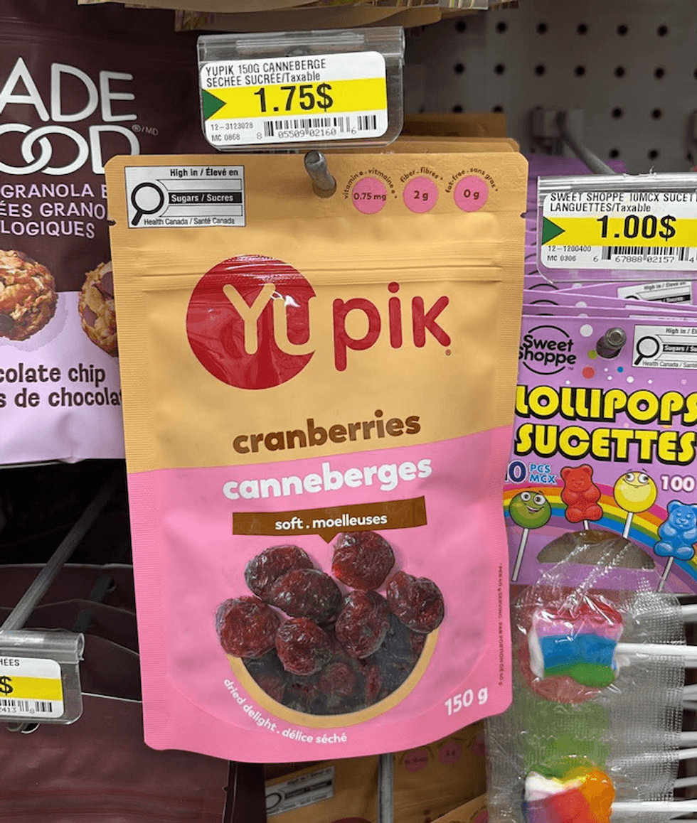 \u200bLes canneberges s\u00e9ch\u00e9es Yupik, vendus au Dollarama.