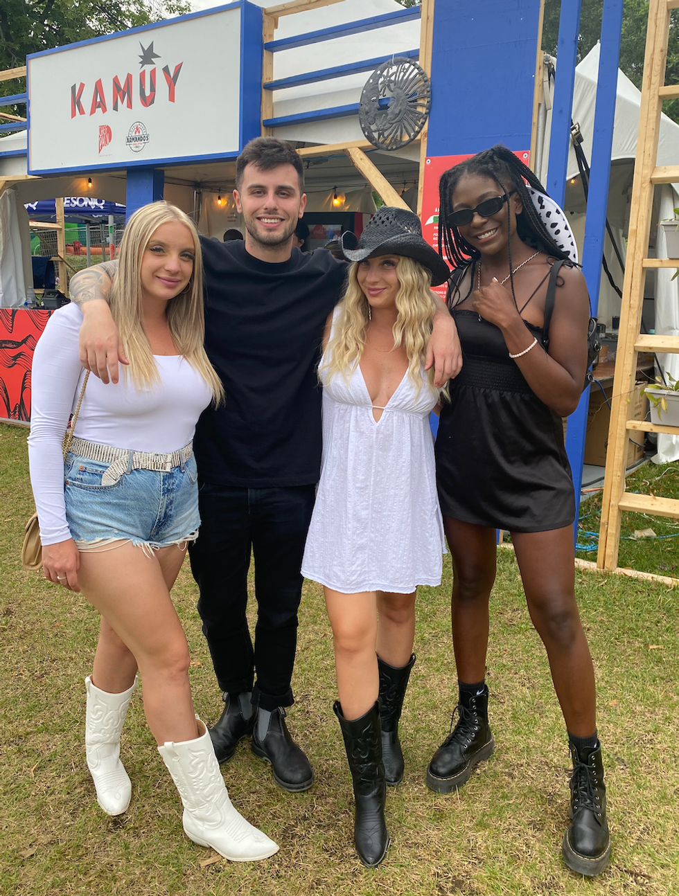 \u200bLook du festival Lasso Montr\u00e9al 2022.