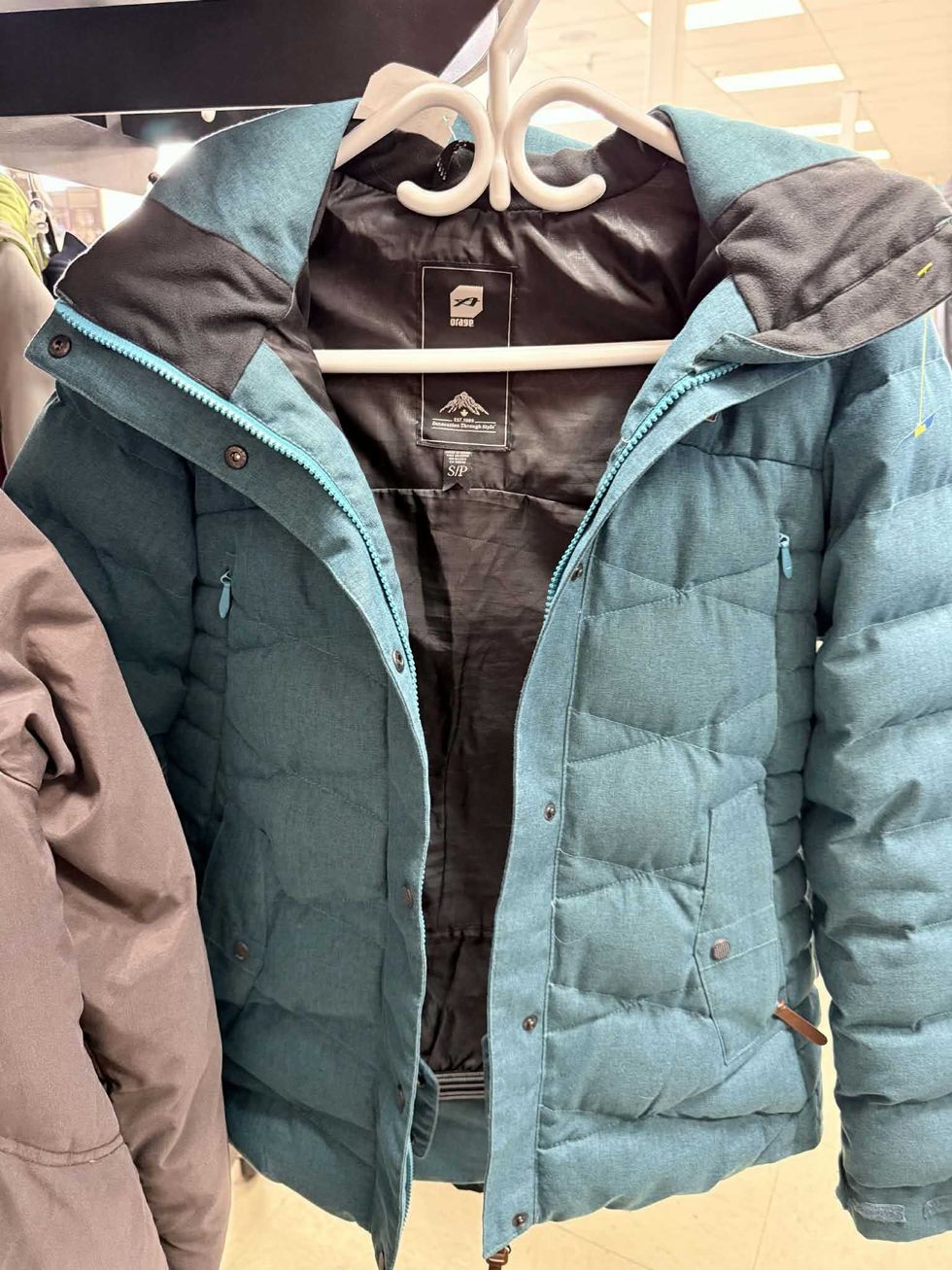 \u200bManteau de la marque Orage en vente pour 2 $ Au Grenier Populaire des Basses-Laurentides.