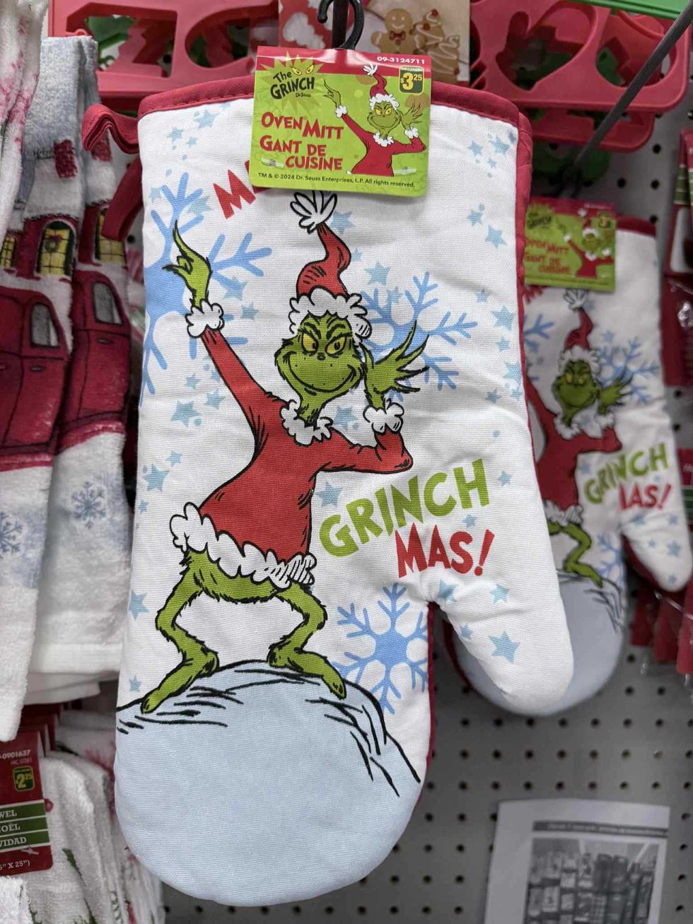 \u200bMitaines de four Le Grincheux en vente au Dollarama pour 3,25 $.