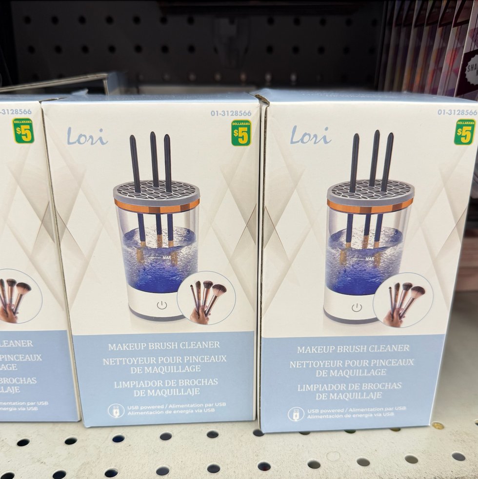 \u200bNettoyeur pour pinceaux de maquillage sur les tablettes du Dollarama.
