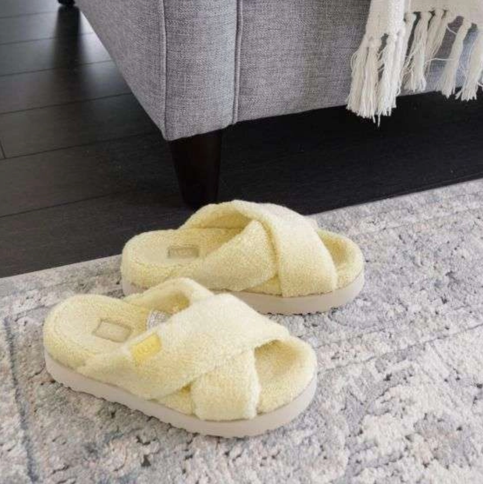 \u200bPantoufles UGG \u00ab Fuzz Sugar \u00bb \u00e0 50 % de rabais.