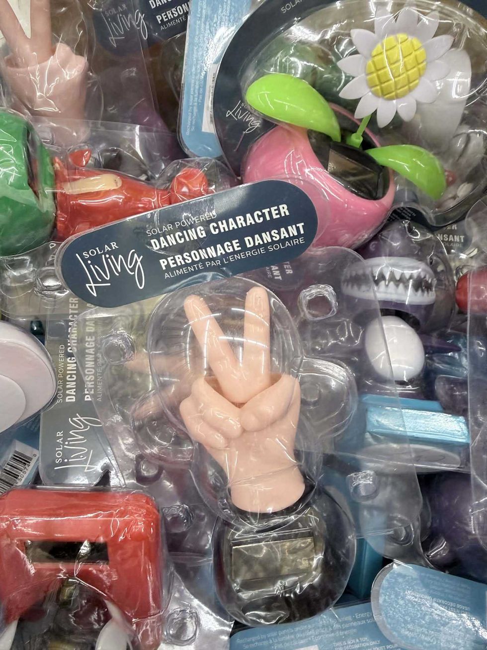 \u200bPersonnage dansant pour voiture en vente au Tigre G\u00e9ant pour 2,50 $.