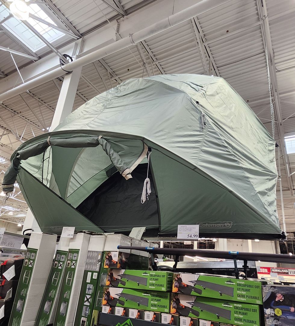 \u200bPhoto d'une tente ciel arrondi pour 8 personnes marque Coleman disponible au Costco.