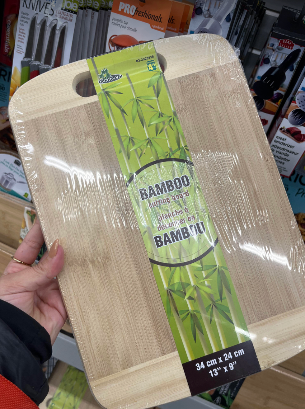 \u200bPlanche \u00e0 d\u00e9couper en b\u200bambou du Dollarama.