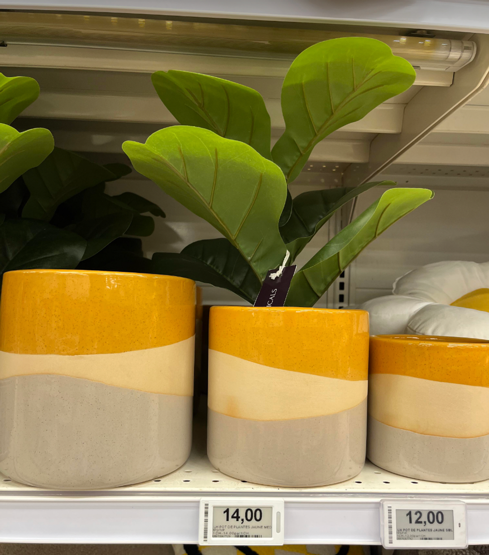\u200bPot \u00e0 plante jaune et beige de chez Maxi & Cie.
