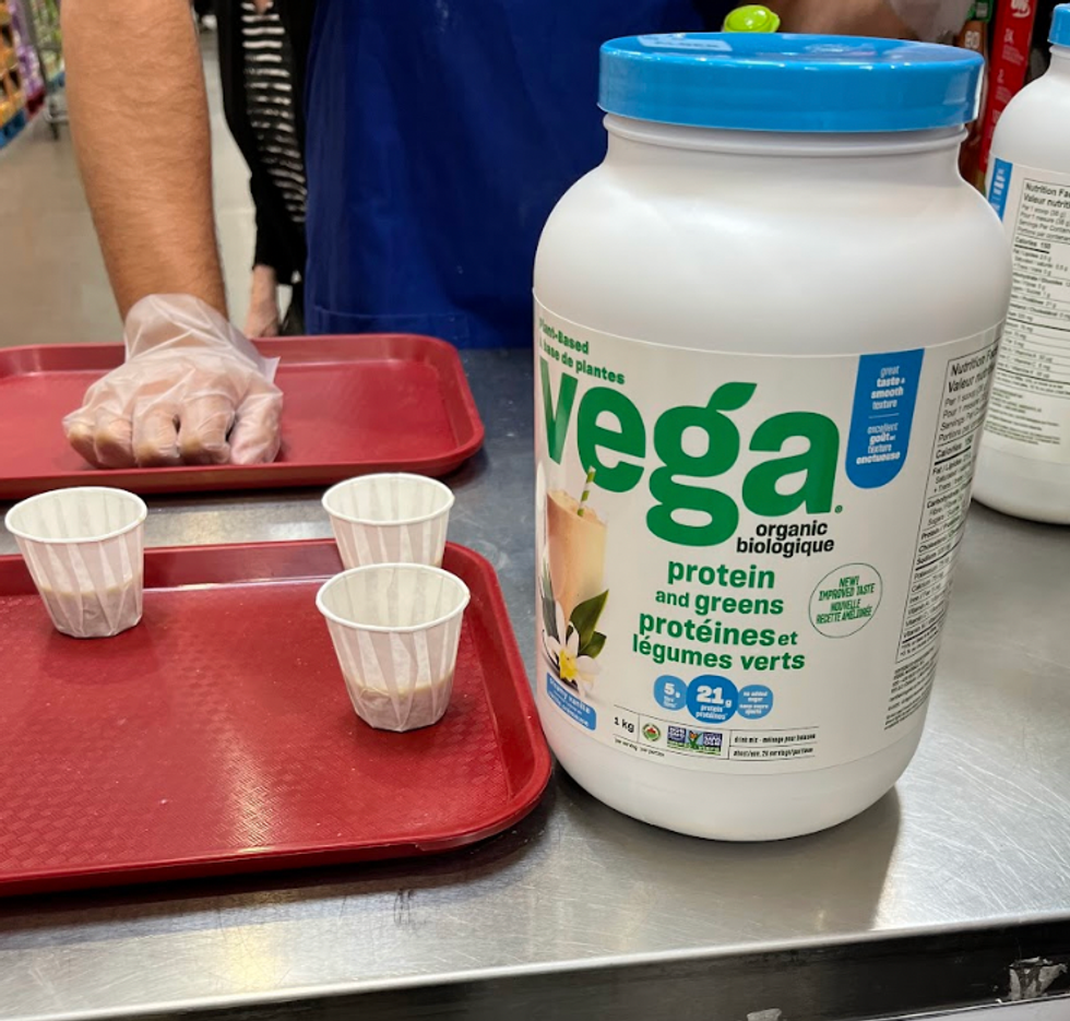 \u200bProt\u00e9ine biologique V\u00e9ga en d\u00e9gustation chez Costco.