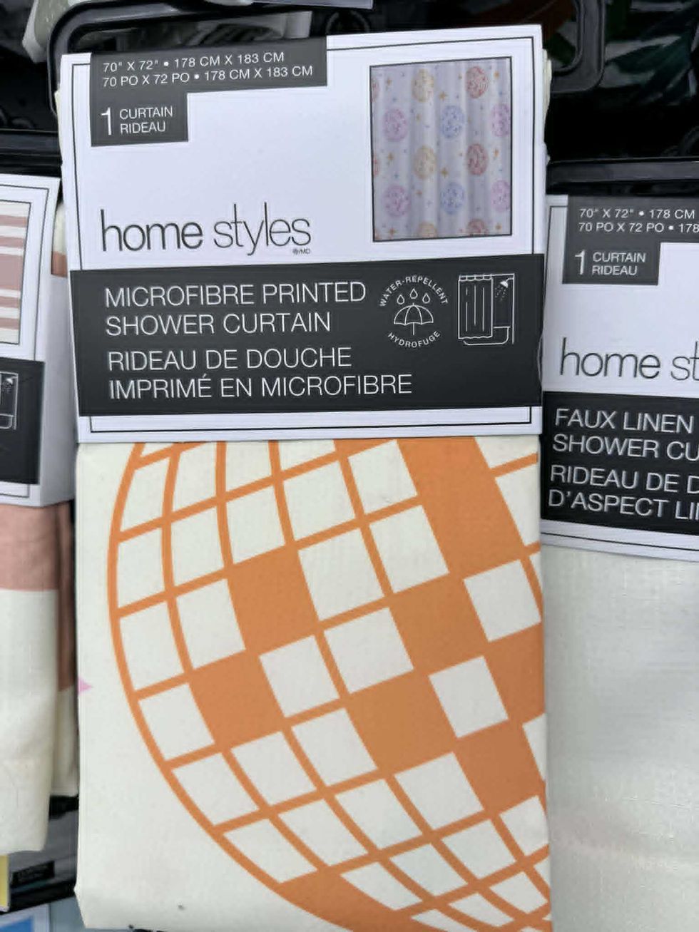 \u200bRideau de douche en microfibre en vente au Tigre G\u00e9ant pour 10 $.