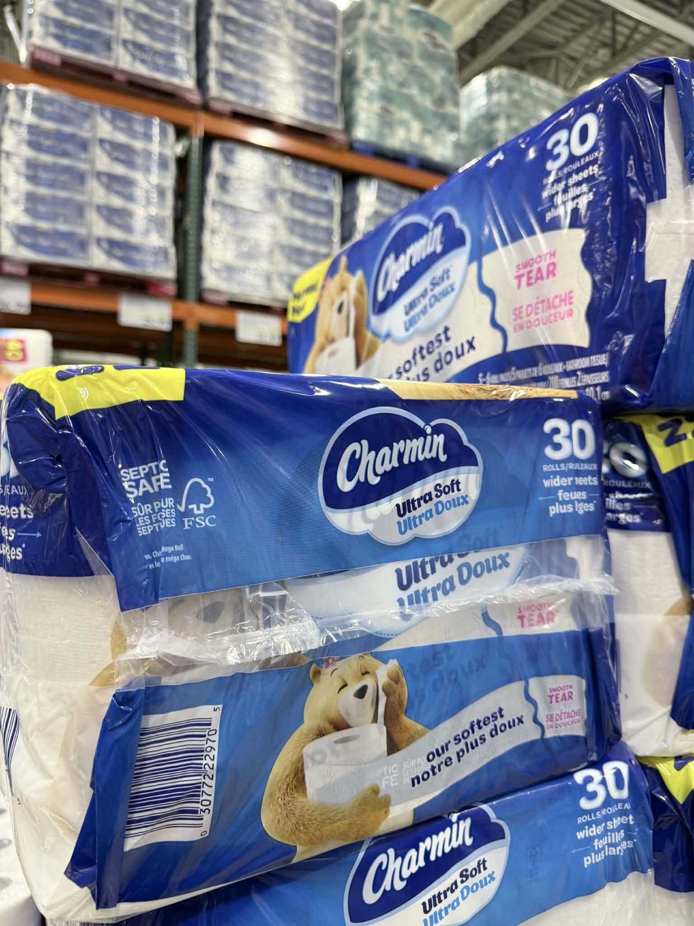 \u200bRouleaux de papier de toilette Charmin en vente chez Costco pour 25,99 $.