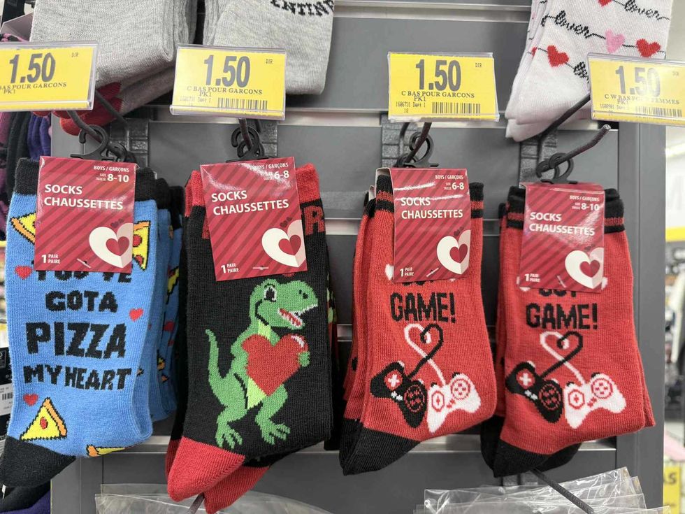 \u200bS\u00e9lection de chaussettes de St-Valentin en vente au Tigre G\u00e9ant pour 1,50 $.