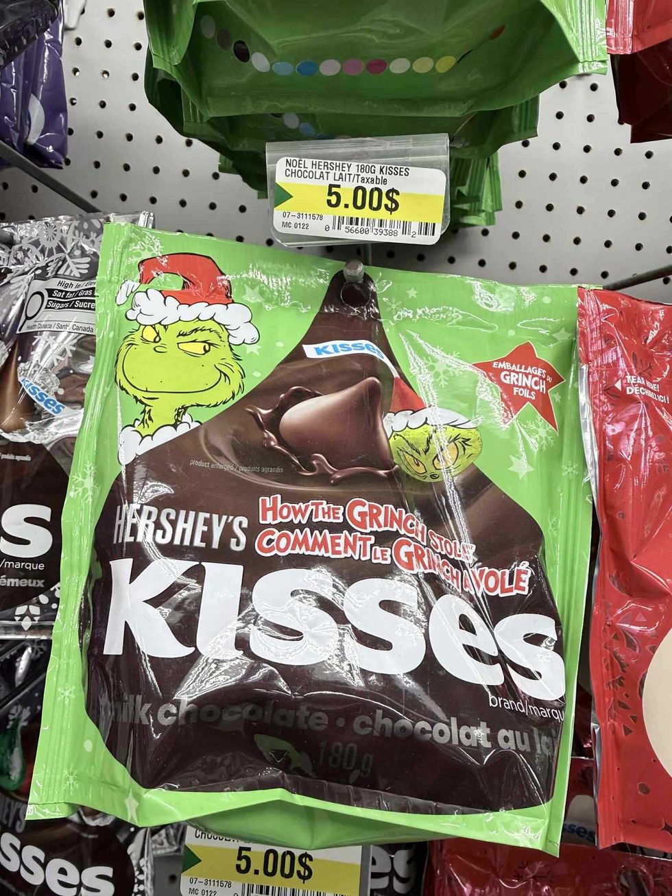 \u200bS\u00e9lection de chocolats Hershey's Kisses en vente au Dollarama pour 5 $.