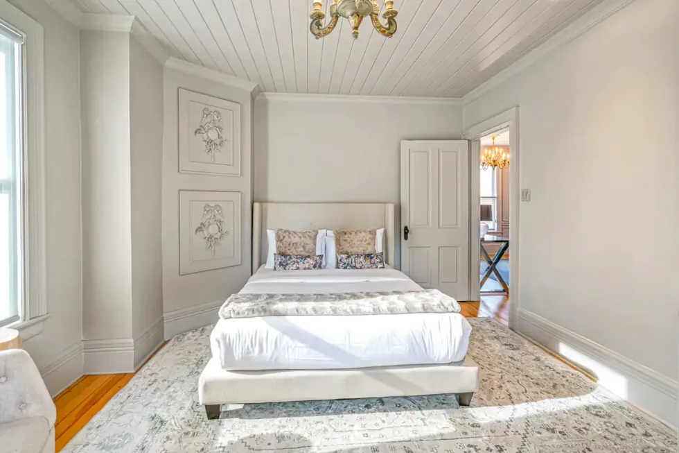 \u200bSuite in Niagara-on-the-Lake.