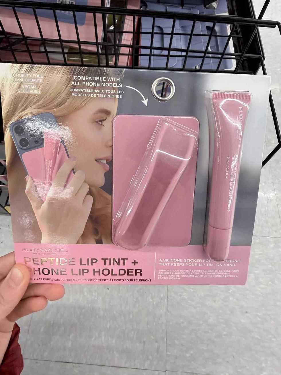 \u200bSupport de teintes \u00e0 l\u00e8vres pour t\u00e9l\u00e9phone en vente au Tigre G\u00e9ant pour 10 $.