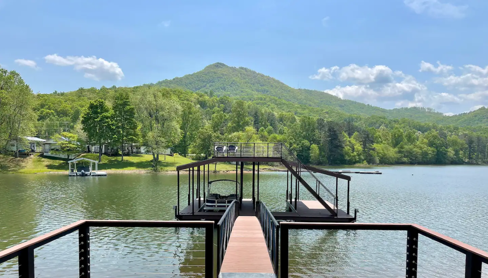 8 Cheap Lakefront Cabins In To Rent With Your Besties This