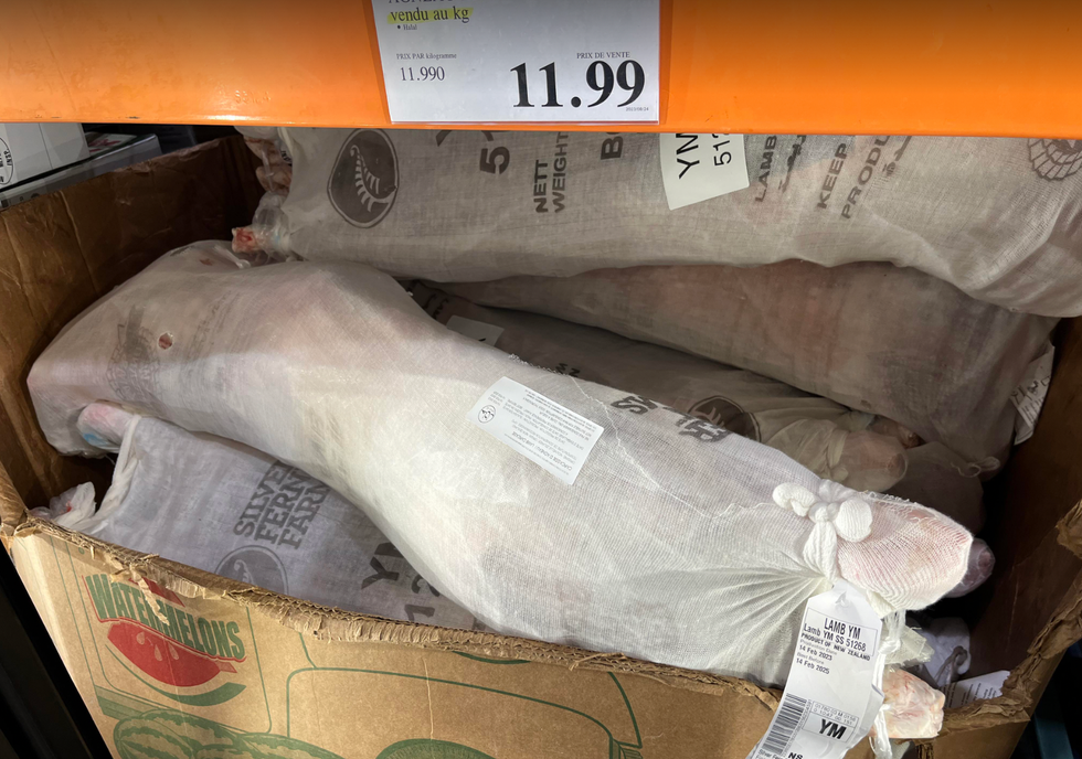 \u200bUn agneau entier chez Costco.
