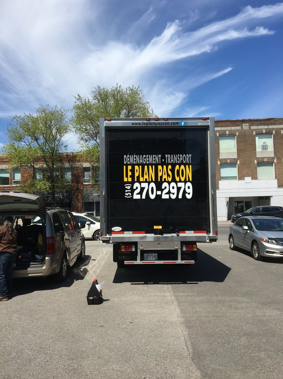 \u200bUn camion de la compagnie Le Plan Pas Con.