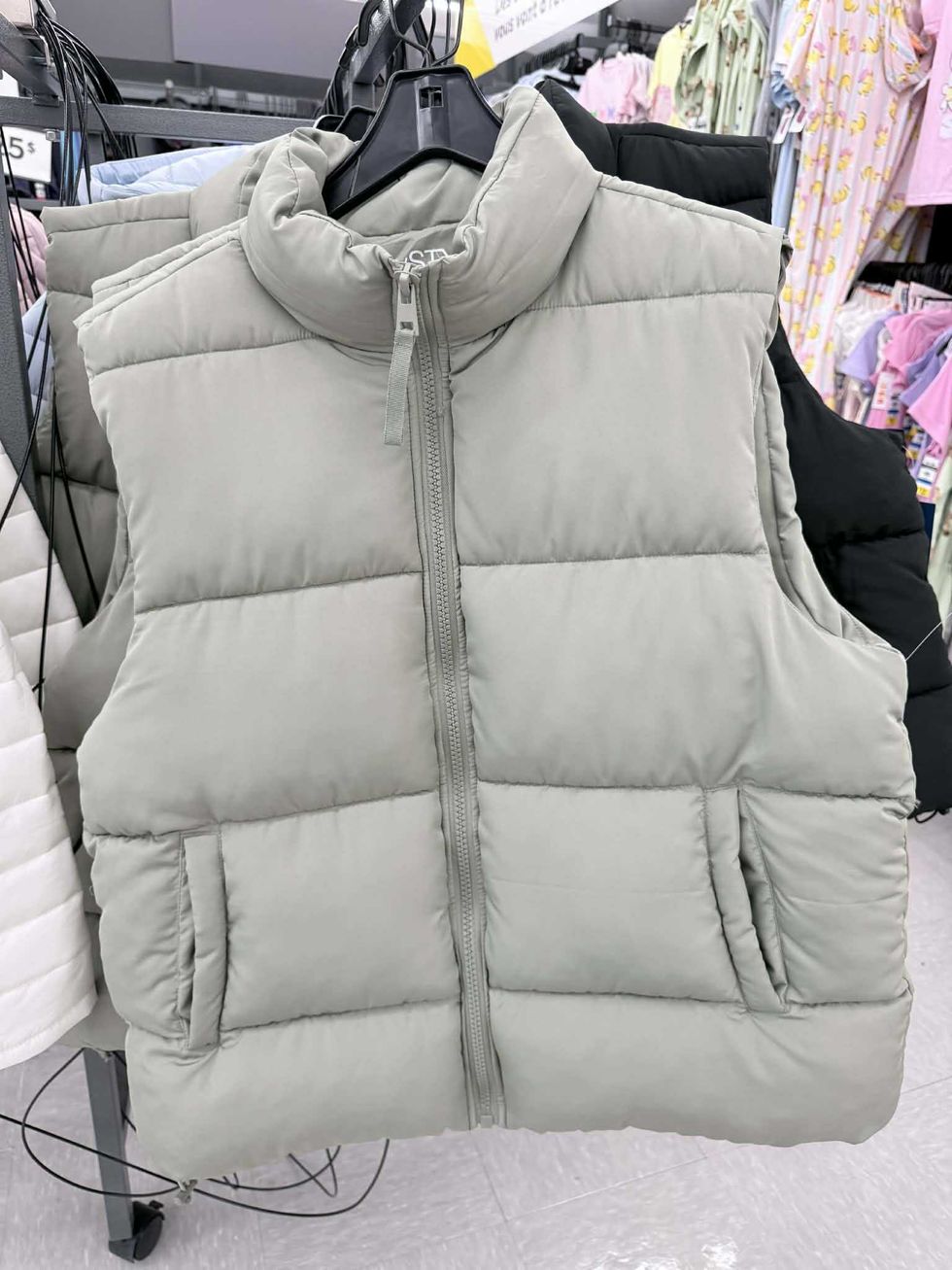 \u200bVeste matelass\u00e9e sans manches en vente au Tigre G\u00e9ant pour 25 $.