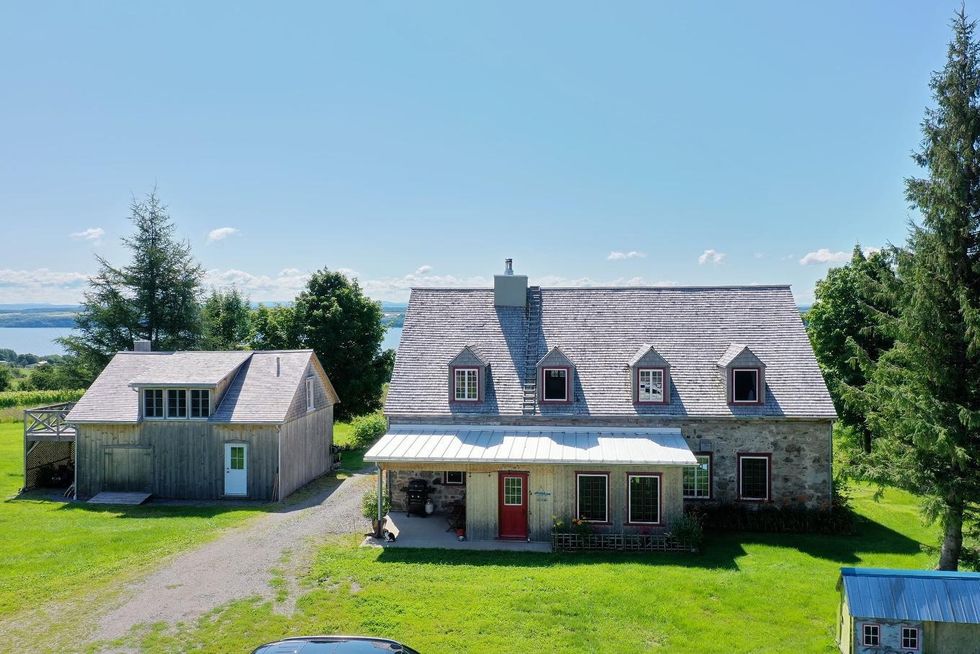 \u200bVignoble \u00e0 vendre sur l'\u00eele d'Orl\u00e9ans.