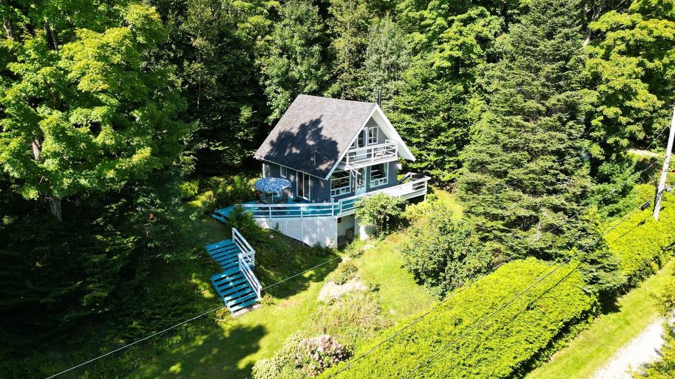 \u200bVue de la maison et de la for\u00eat.