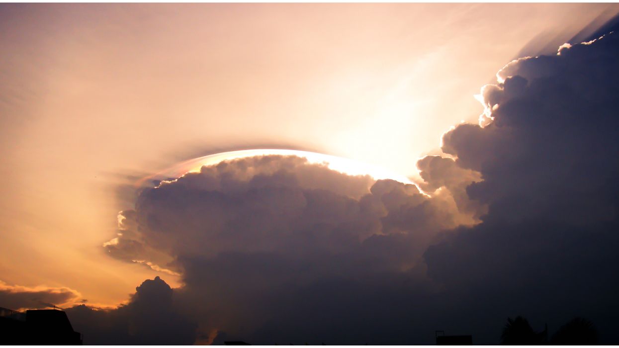 UFO Sighings In Arizona Include Strange Lights In The Sky & The Report Is Chilling