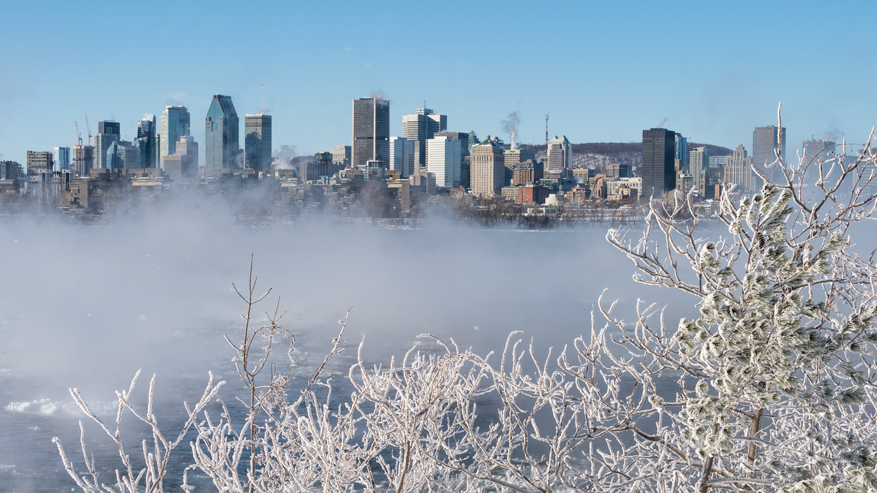 Un air glacial sur le fleuve Saint-Laurent devant Montréal.