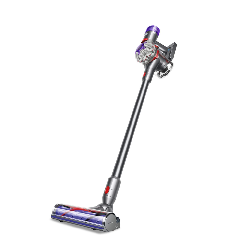 Un aspirateur sans fil gris et mauve.