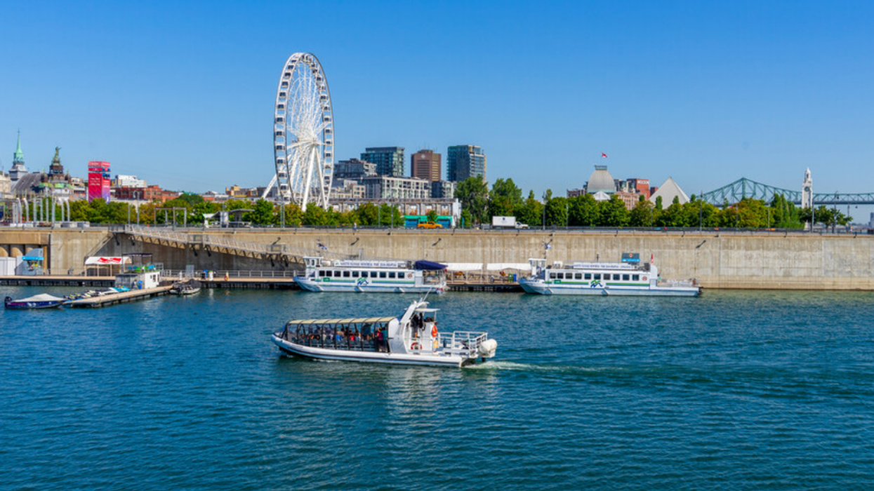 Un bateau au Vieux-Port de Montréal.