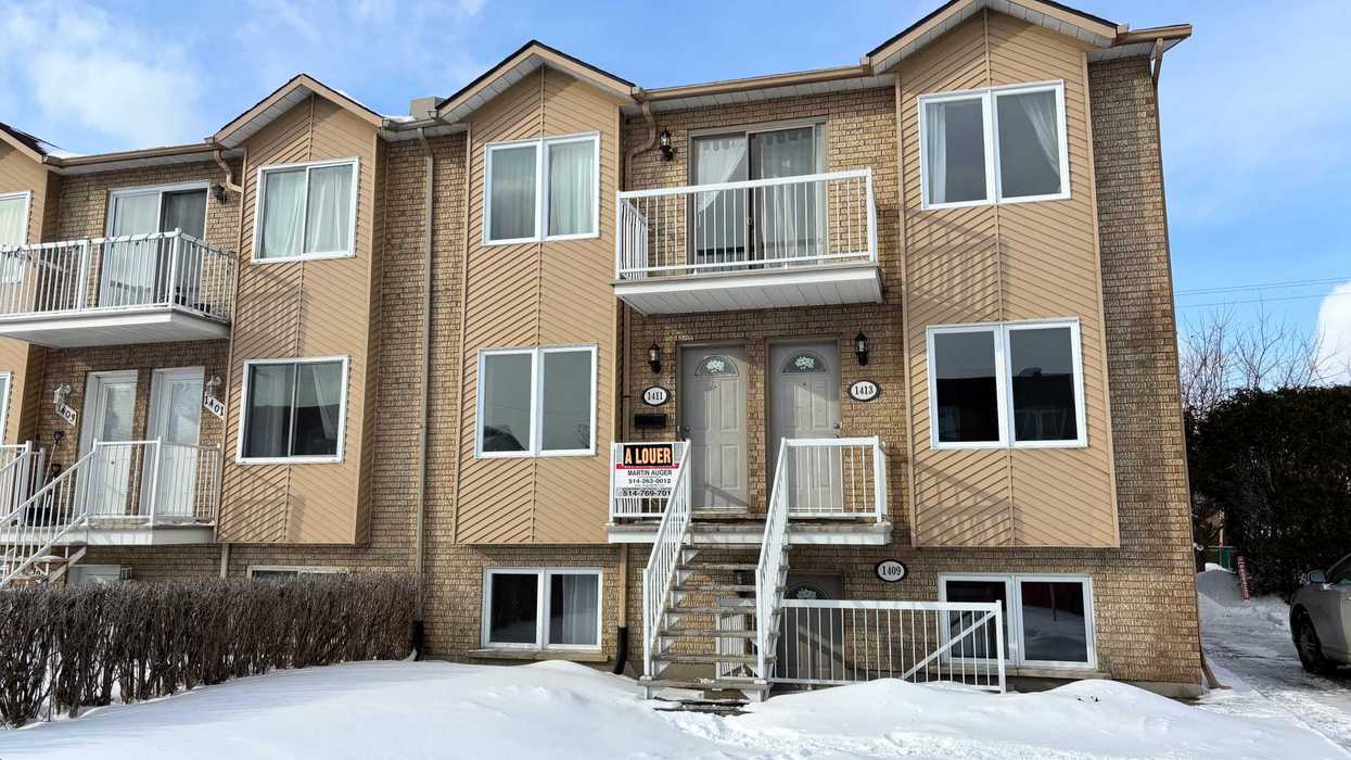 Un bloc appartement.