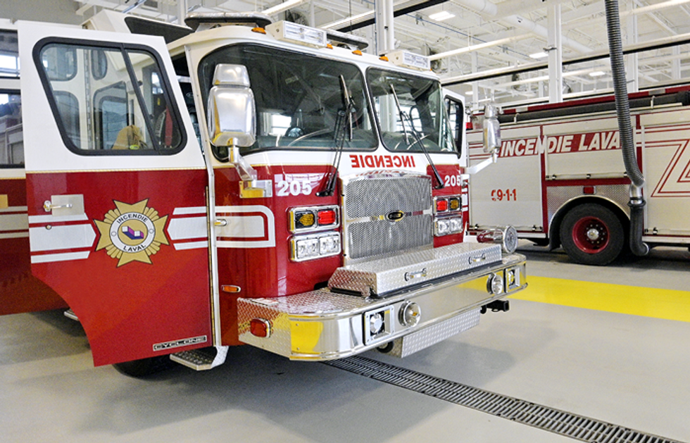 Un camion du Service de s\u00e9curit\u00e9 incendie de Laval.