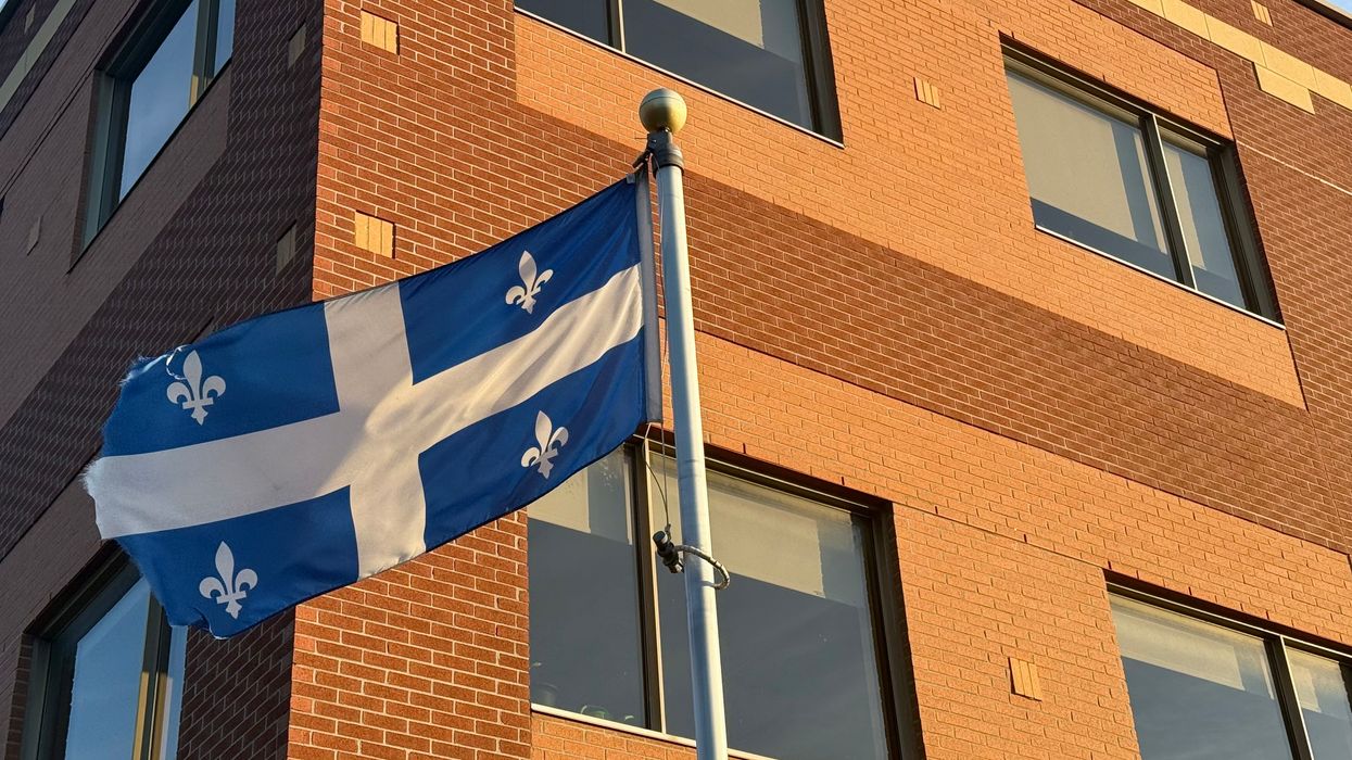 Un drapeau du Québec.