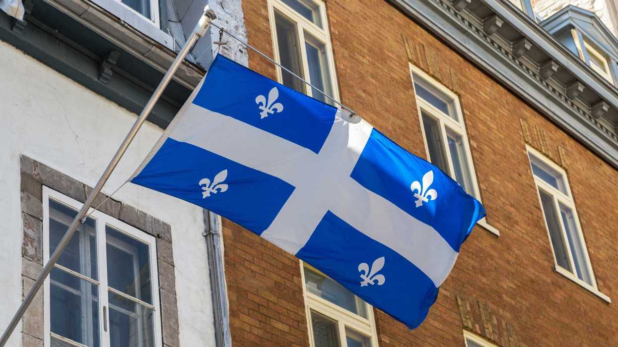 Un drapeau du Québec.