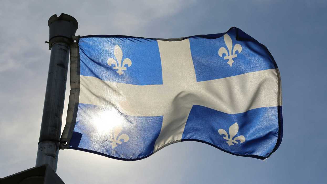Un drapeau du Québec.